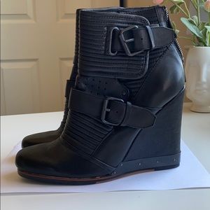 DOLCE VITA LEATHER WEDGED BOOTS, SIZE 7